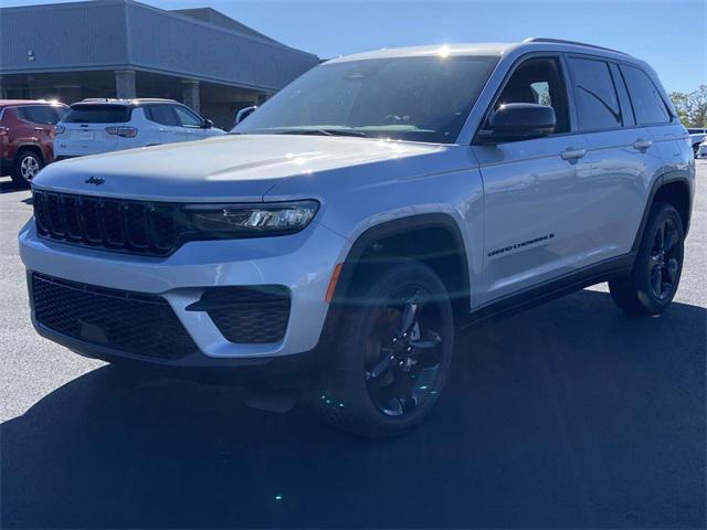 new 2024 Jeep Grand Cherokee car, priced at $34,175