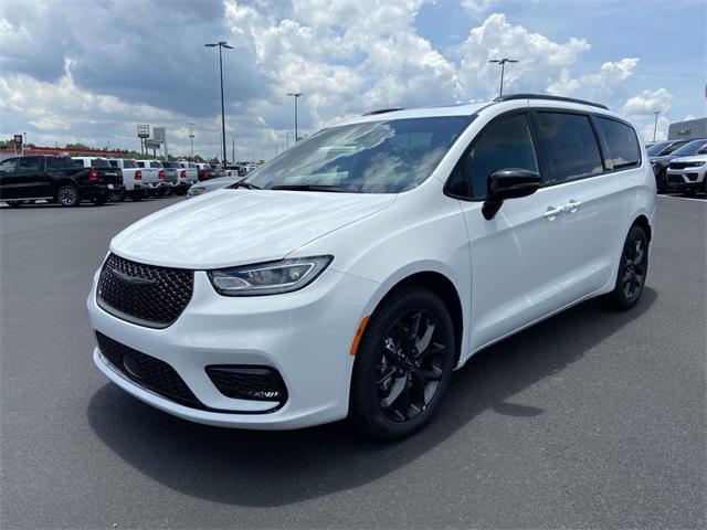 new 2024 Chrysler Pacifica car, priced at $41,820