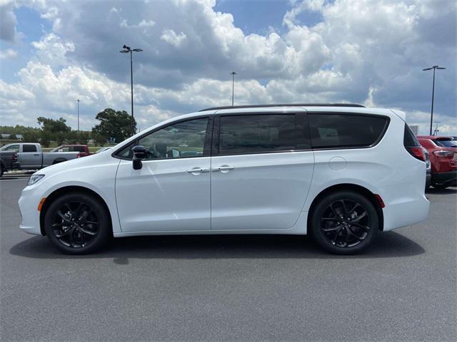 new 2024 Chrysler Pacifica car, priced at $41,820