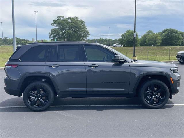 new 2025 Jeep Grand Cherokee car, priced at $36,729