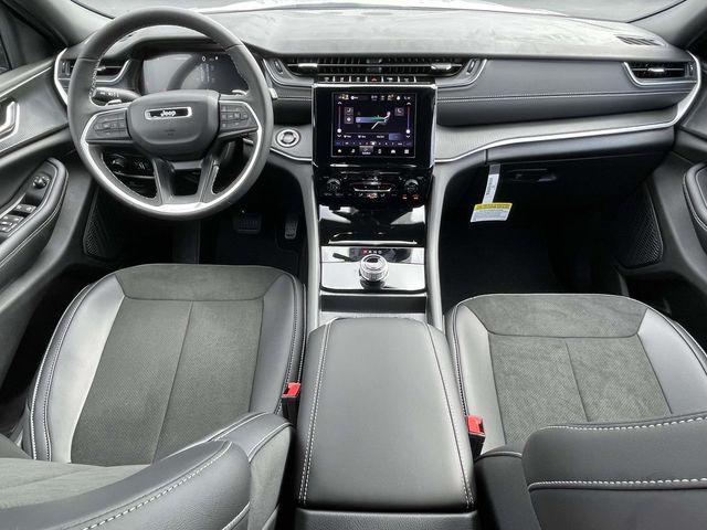 new 2025 Jeep Grand Cherokee car, priced at $36,125