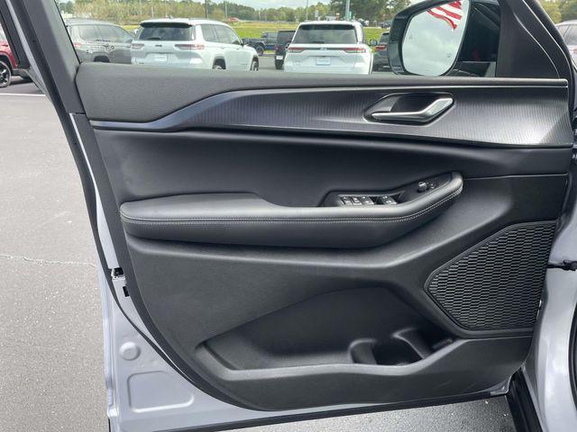 new 2025 Jeep Grand Cherokee car, priced at $36,125