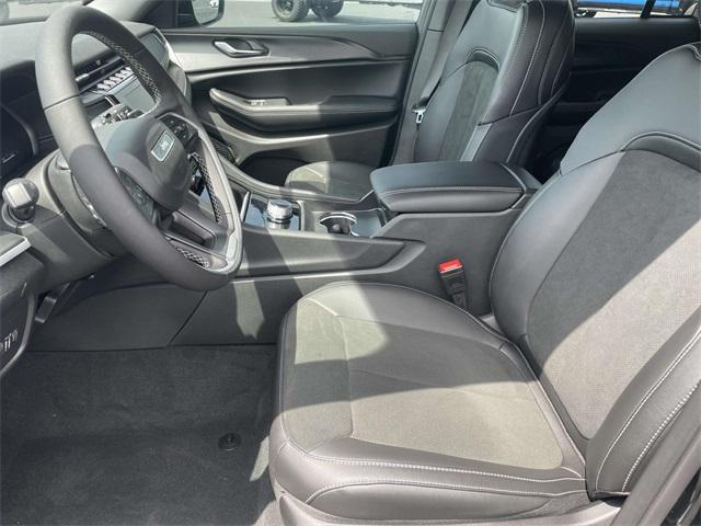 new 2025 Jeep Grand Cherokee car, priced at $42,125