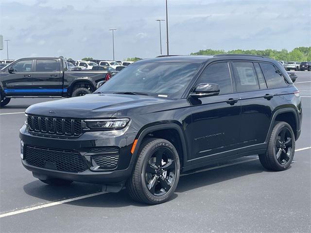 new 2025 Jeep Grand Cherokee car, priced at $42,125