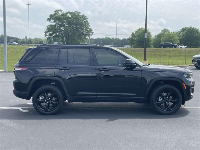 new 2025 Jeep Grand Cherokee car, priced at $42,125