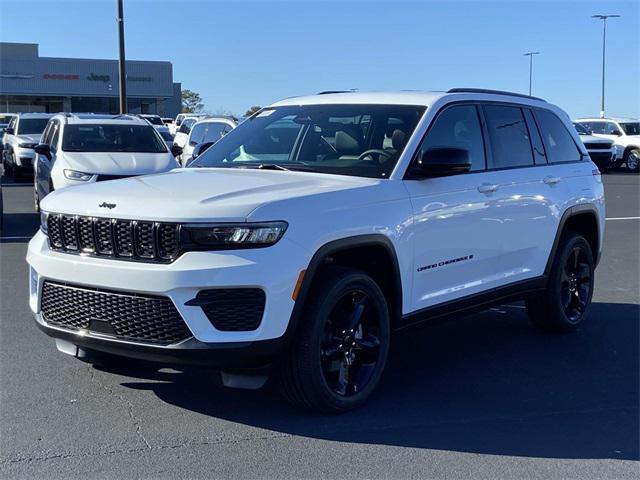 new 2025 Jeep Grand Cherokee car, priced at $37,080