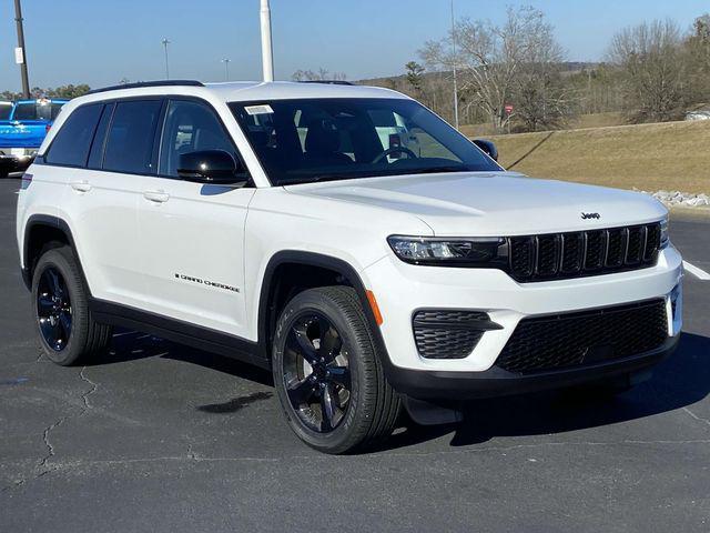 new 2025 Jeep Grand Cherokee car, priced at $32,330