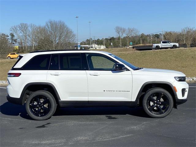 new 2025 Jeep Grand Cherokee car, priced at $37,080