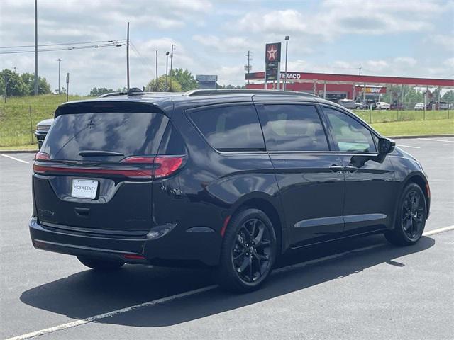new 2025 Chrysler Pacifica car, priced at $51,565