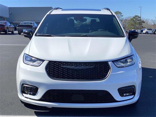 new 2024 Chrysler Pacifica car, priced at $49,392