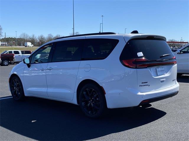 new 2024 Chrysler Pacifica car, priced at $49,392