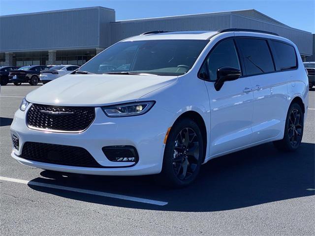 new 2024 Chrysler Pacifica car, priced at $49,392