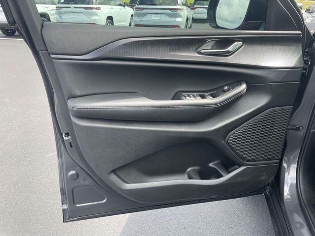 new 2025 Jeep Grand Cherokee car, priced at $36,125