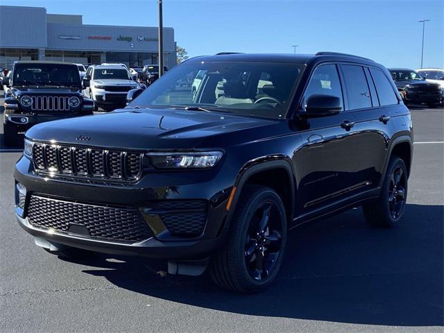 new 2025 Jeep Grand Cherokee car, priced at $40,175