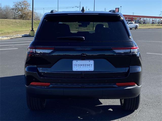 new 2025 Jeep Grand Cherokee car, priced at $40,175