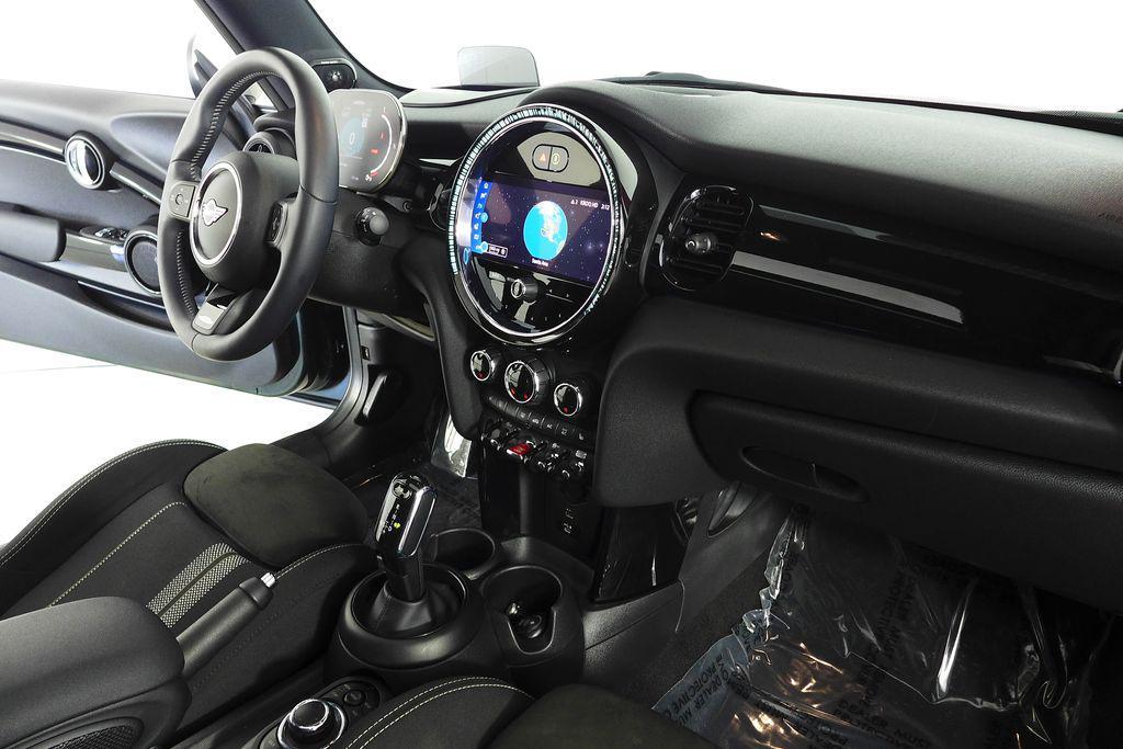 used 2022 MINI Hardtop car, priced at $30,780