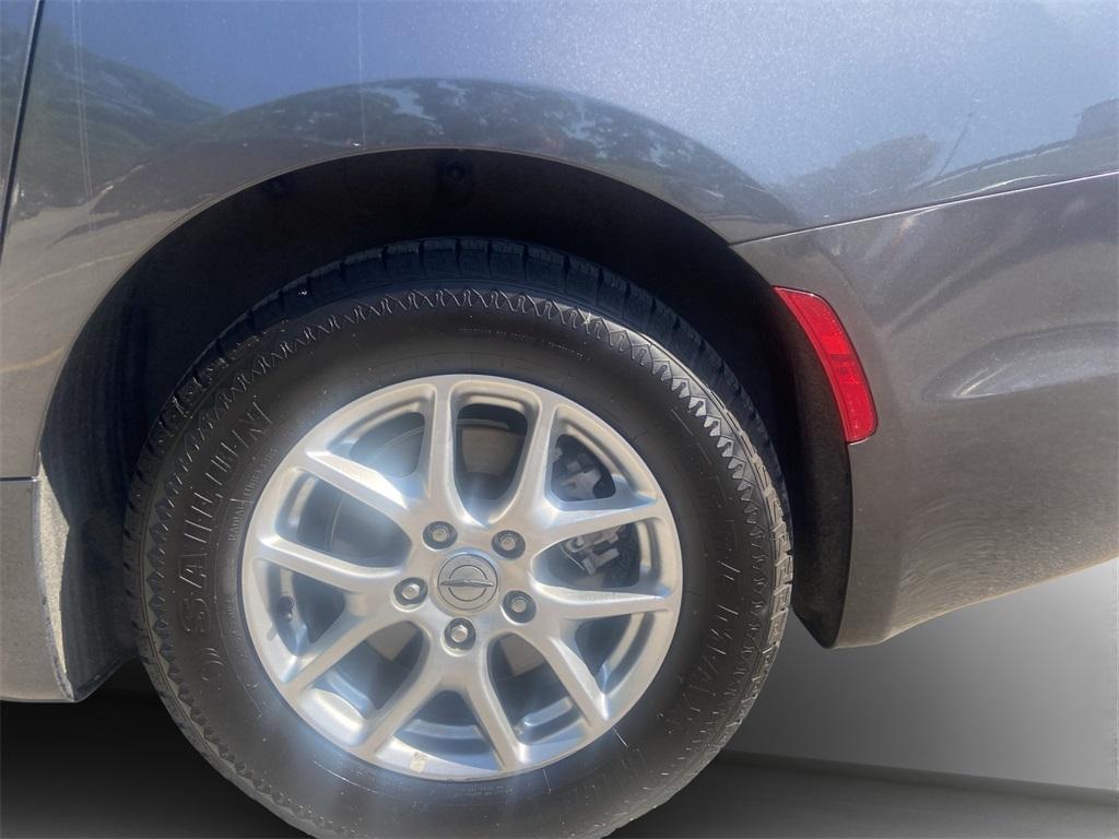 used 2023 Chrysler Pacifica car, priced at $23,583