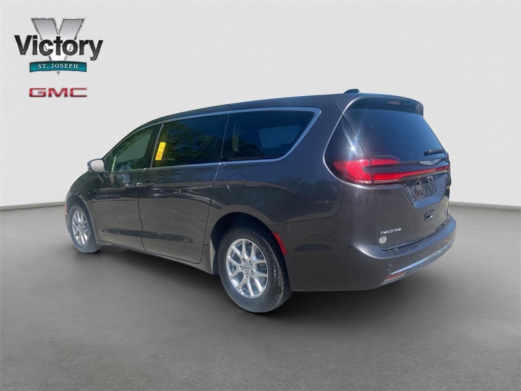 used 2023 Chrysler Pacifica car, priced at $23,583