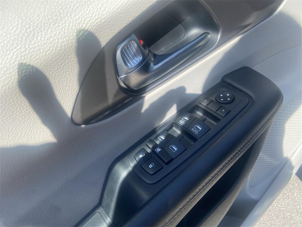 used 2023 Chrysler Pacifica car, priced at $23,583