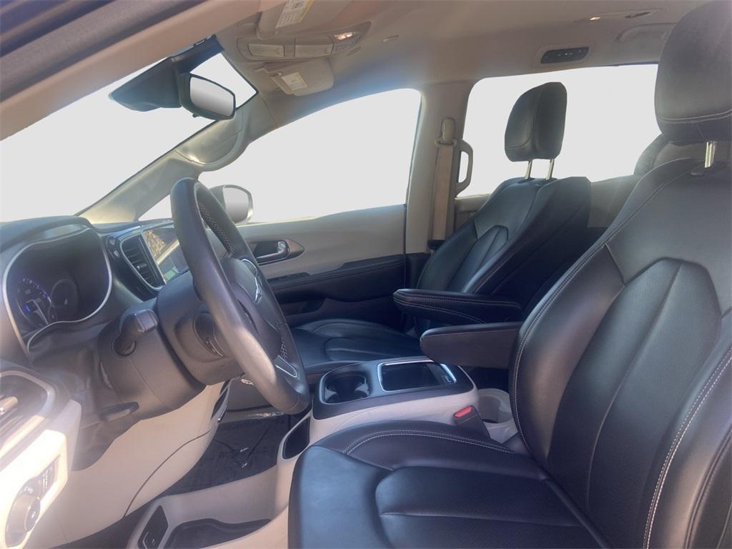 used 2023 Chrysler Pacifica car, priced at $23,583