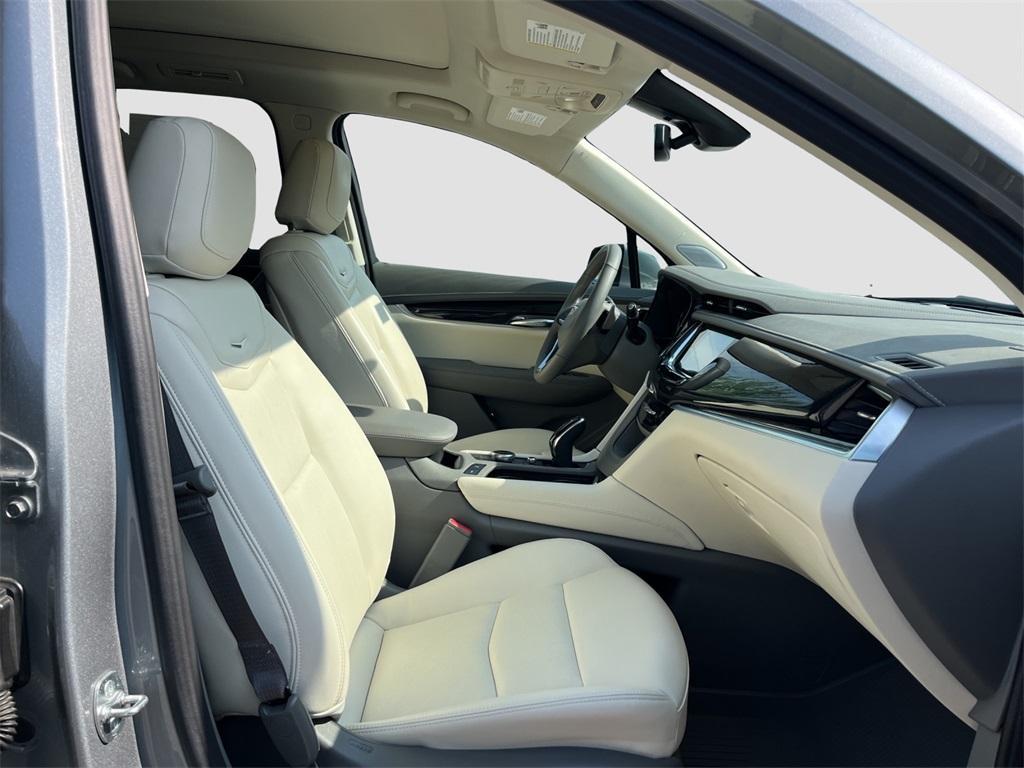 used 2024 Cadillac XT6 car, priced at $44,908