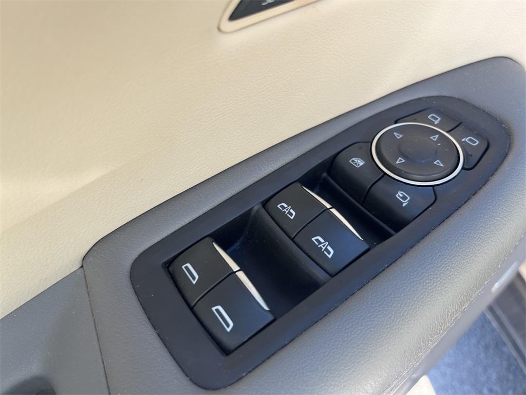 used 2022 Cadillac XT5 car, priced at $26,500