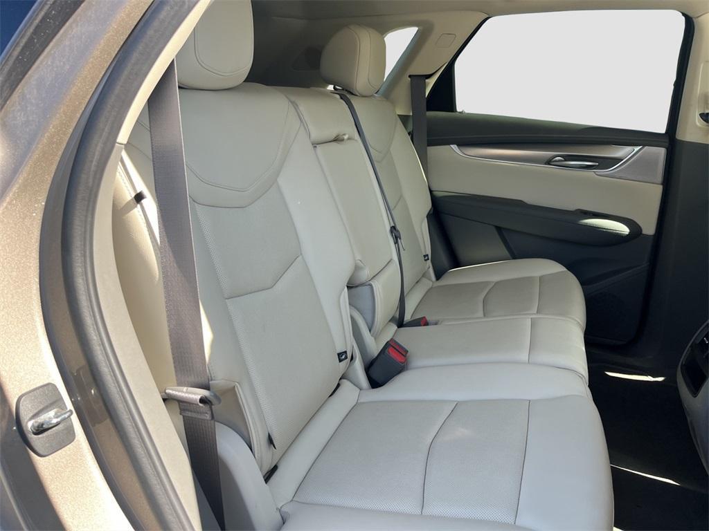 used 2022 Cadillac XT5 car, priced at $26,500