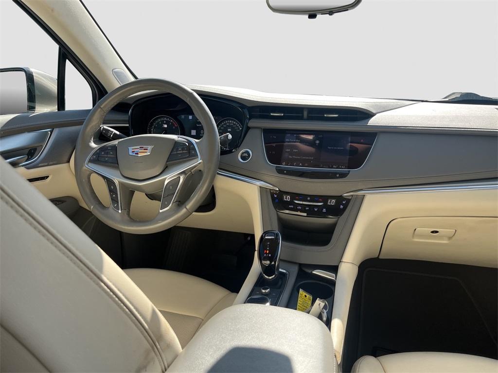 used 2022 Cadillac XT5 car, priced at $26,500
