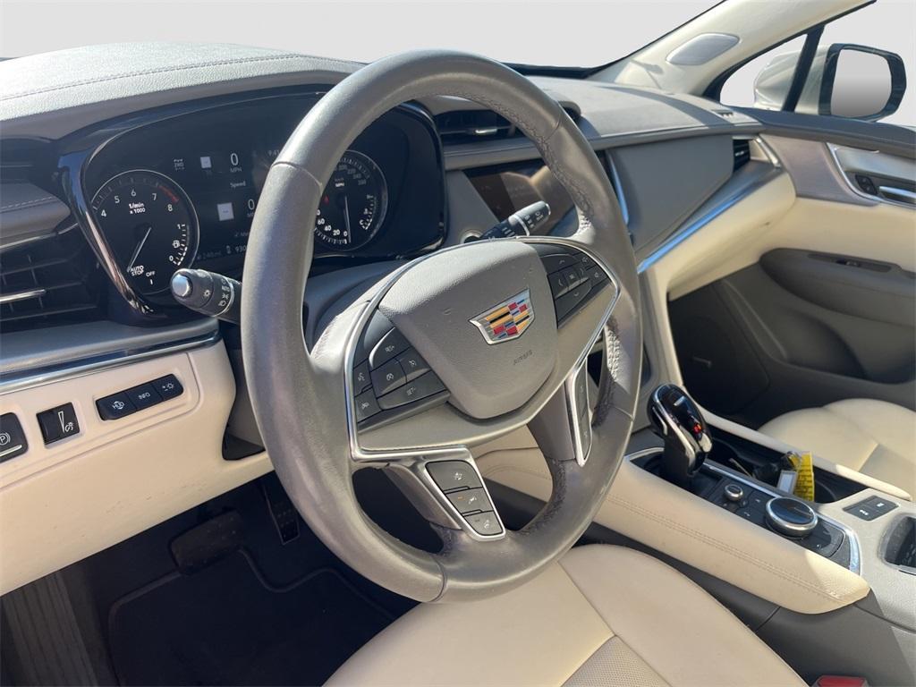 used 2022 Cadillac XT5 car, priced at $26,500