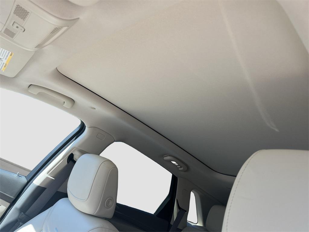 used 2022 Cadillac XT5 car, priced at $26,500