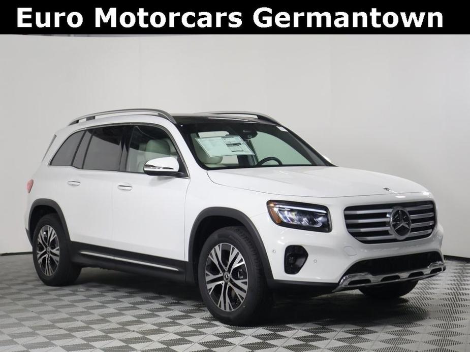 new 2024 Mercedes-Benz GLB 250 car, priced at $53,700