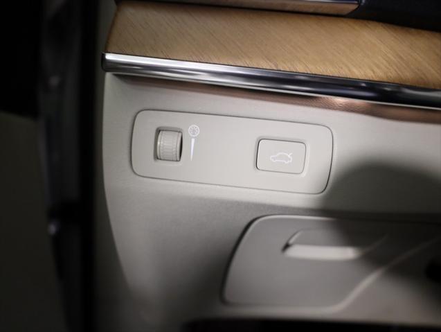 used 2021 Volvo XC90 car, priced at $28,889
