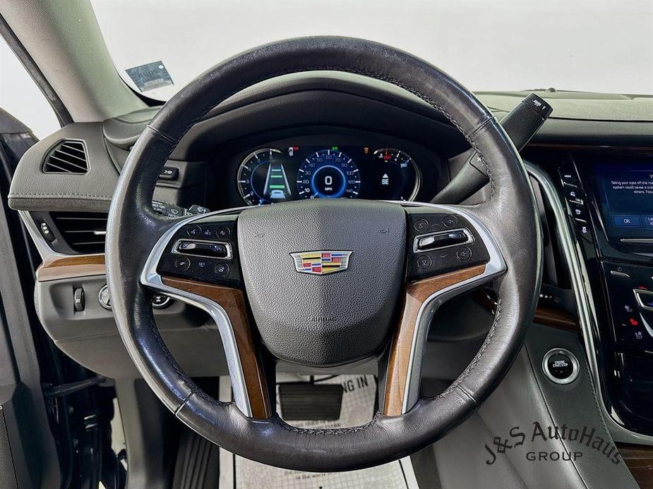 used 2020 Cadillac Escalade ESV car, priced at $33,995