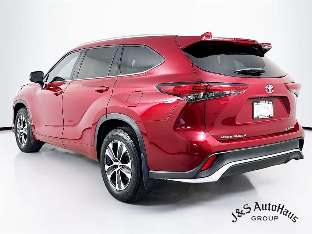 used 2021 Toyota Highlander car, priced at $33,295