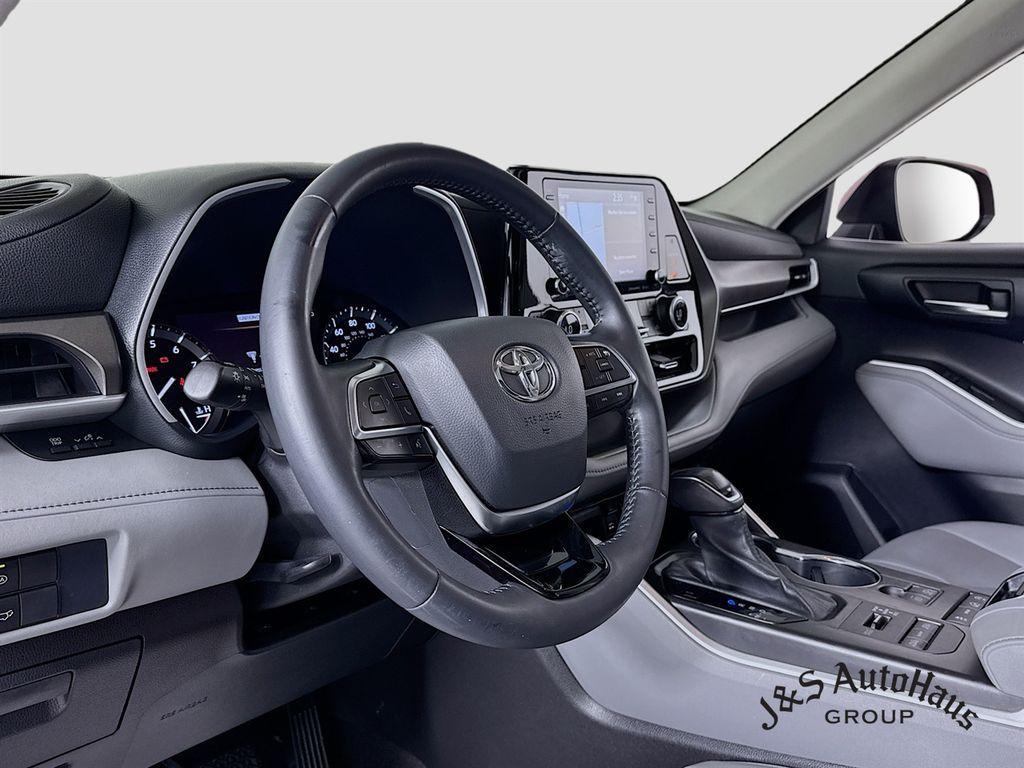 used 2021 Toyota Highlander car, priced at $33,295