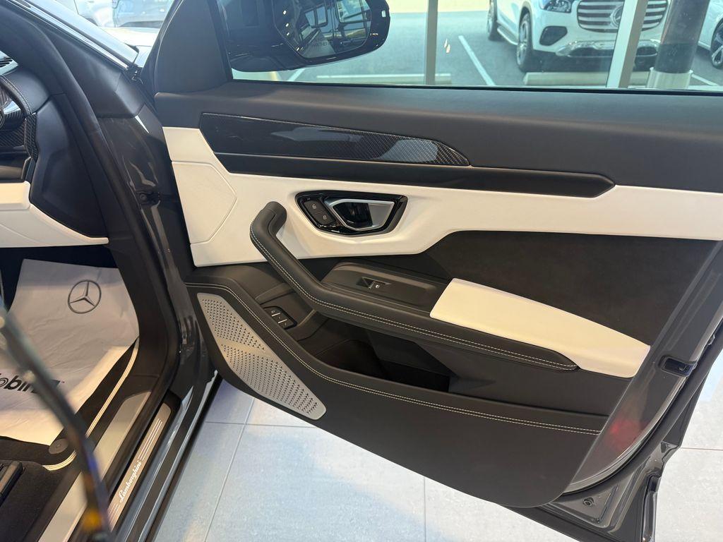 used 2022 Lamborghini Urus car, priced at $217,995