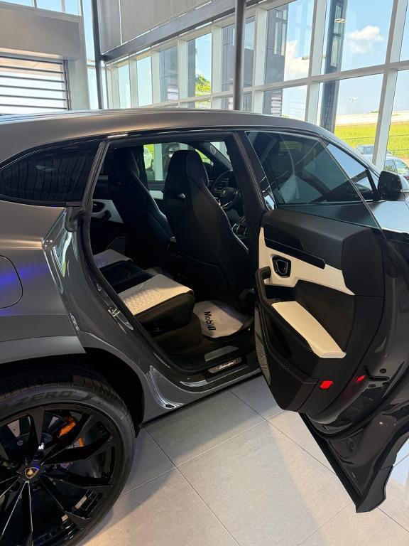 used 2022 Lamborghini Urus car, priced at $217,995