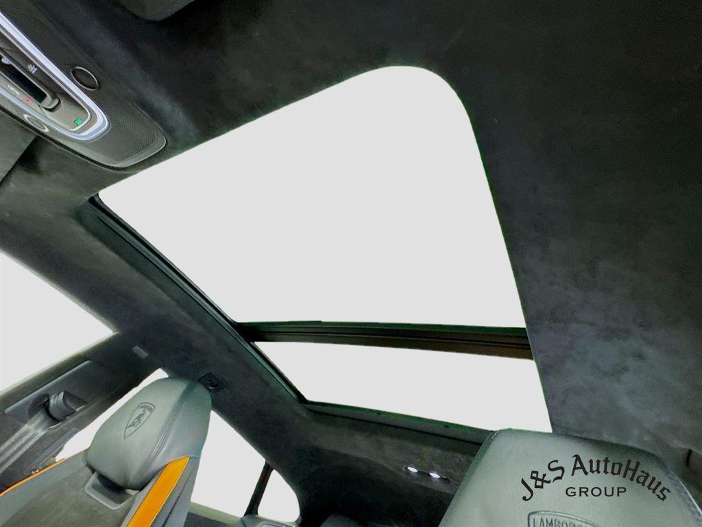 used 2022 Lamborghini Urus car, priced at $215,995