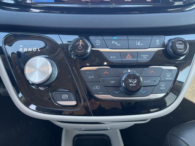 used 2022 Chrysler Pacifica car, priced at $20,294