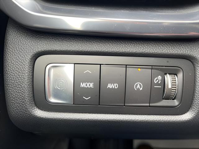 new 2025 GMC Acadia car, priced at $50,657