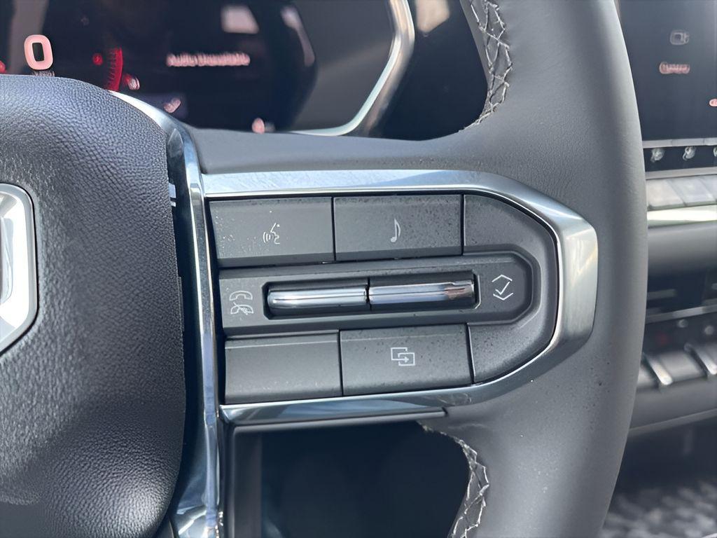 new 2025 GMC Canyon car, priced at $45,321