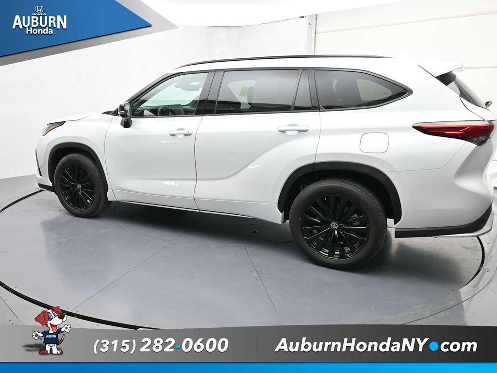 used 2023 Toyota Highlander car, priced at $41,999