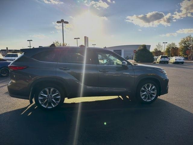 used 2020 Toyota Highlander Hybrid car, priced at $34,500