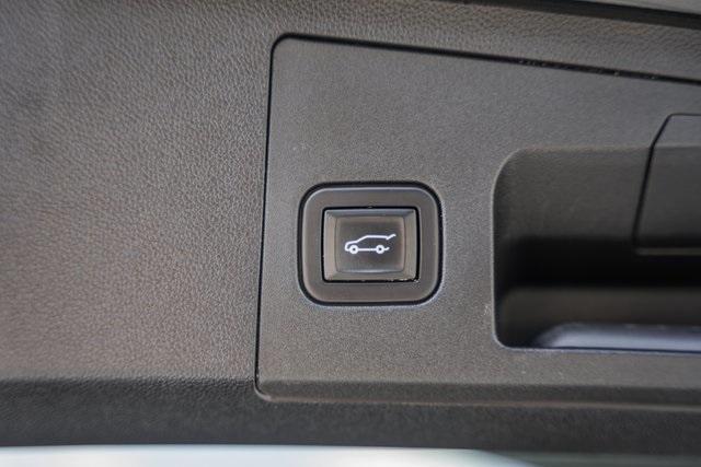used 2020 Cadillac XT4 car, priced at $15,000