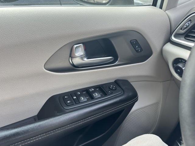 used 2023 Chrysler Pacifica car, priced at $23,200