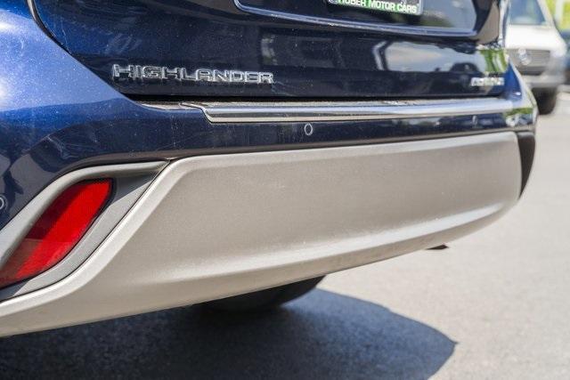 used 2020 Toyota Highlander Hybrid car, priced at $37,900