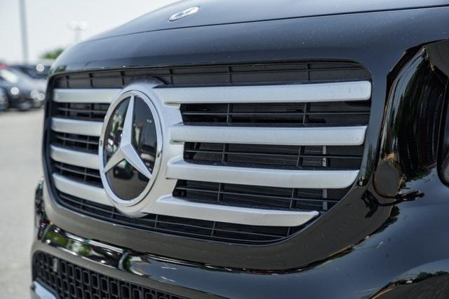 new 2025 Mercedes-Benz GLB 250 car, priced at $49,595