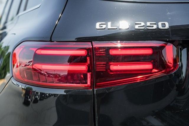 new 2025 Mercedes-Benz GLB 250 car, priced at $49,595