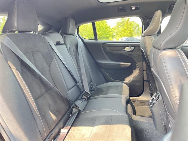 used 2022 Volvo C40 Recharge Pure Electric car, priced at $25,388