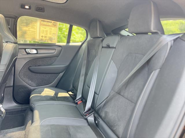 used 2022 Volvo C40 Recharge Pure Electric car, priced at $25,388